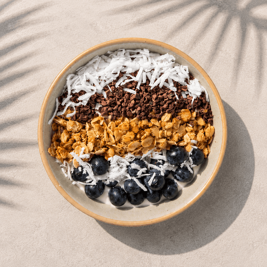 Greek yogurt protein bowl with granola berries for high protein 35g breakfast quick easy